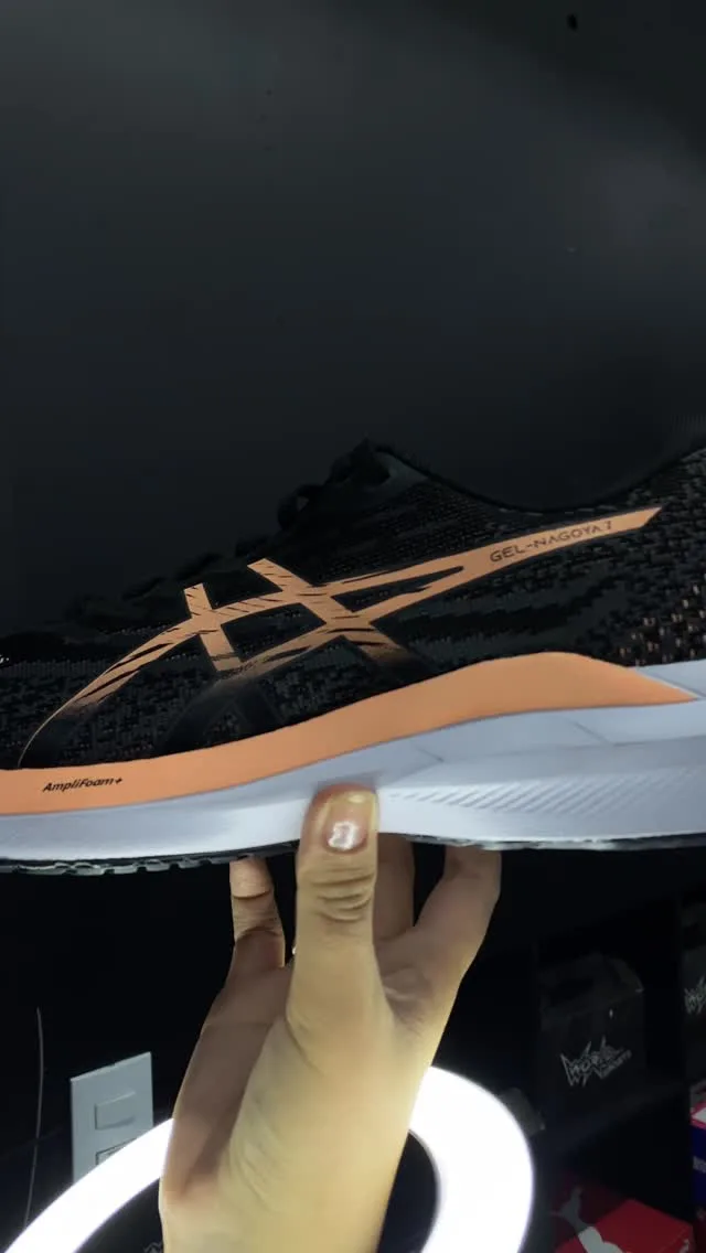 Asics preto com cobre