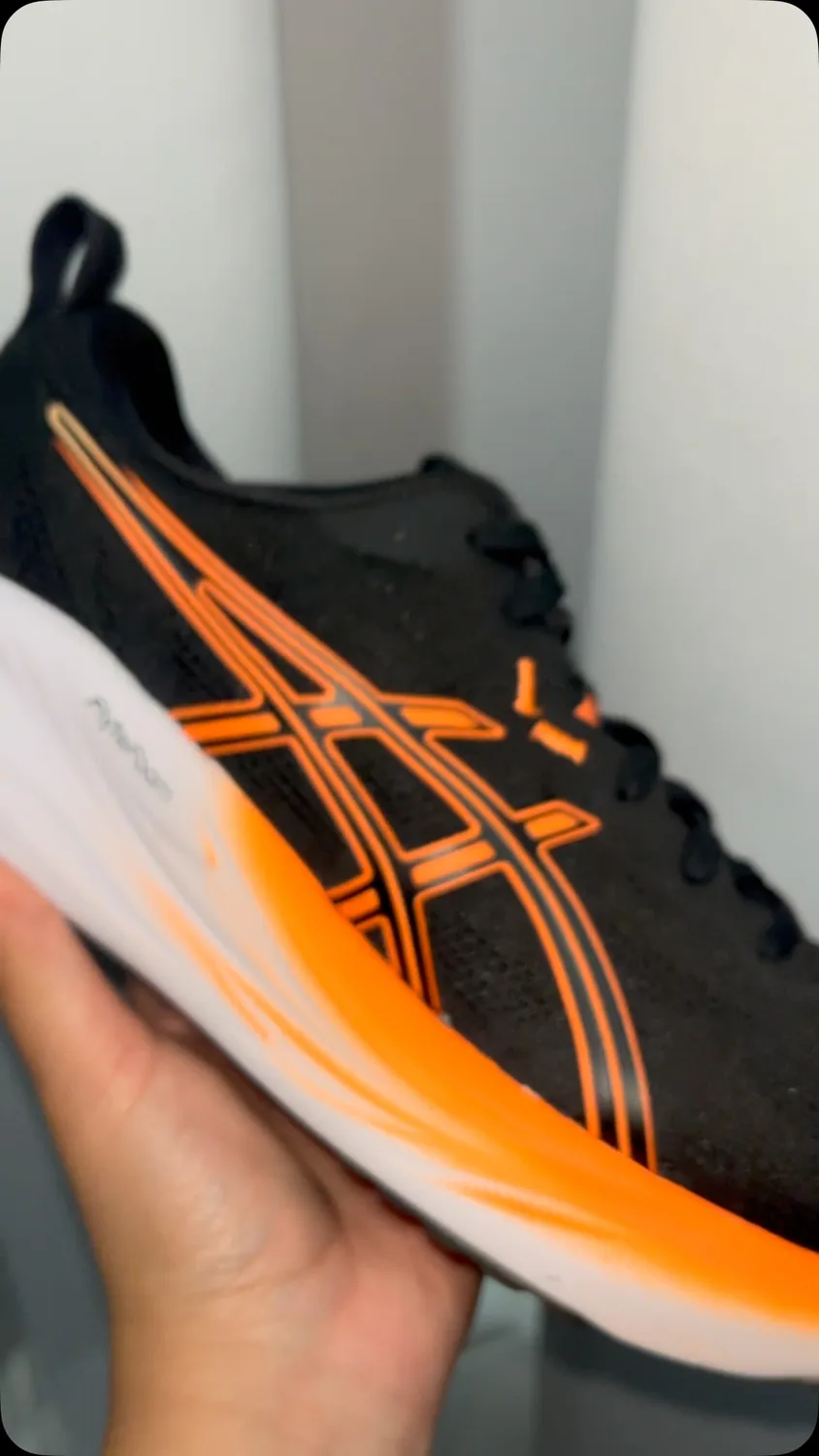Asics preto com laranja