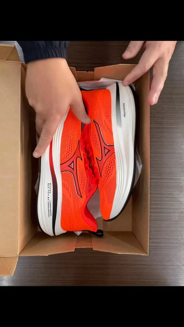 Mizuno Neo Prysma vermelho