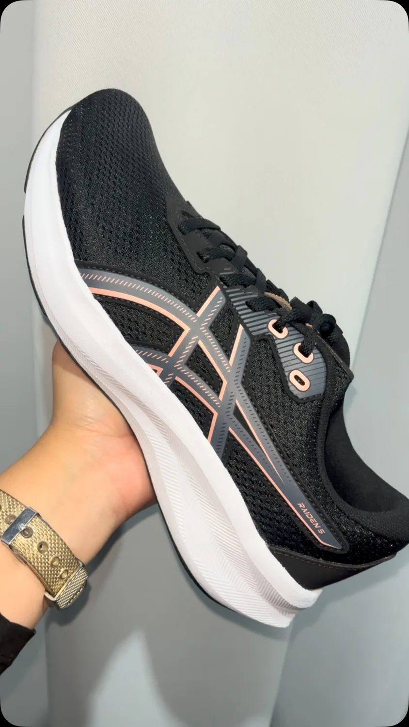 Asics preto com prata