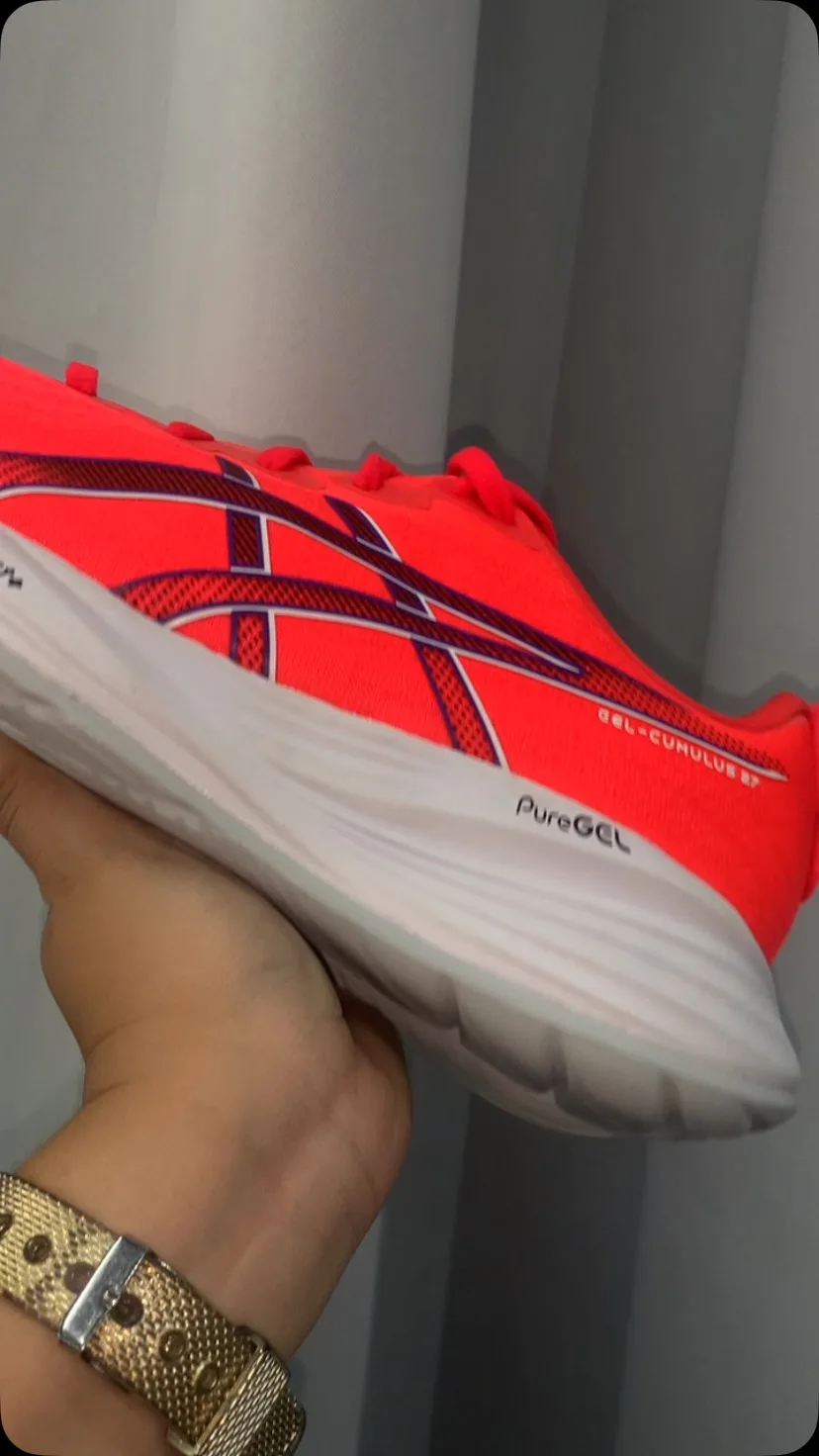 Asics vermelho
